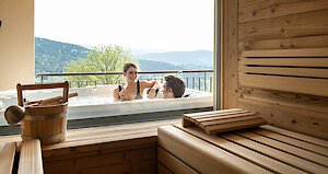 Whirlpool mit Panoramablick im Wellnesshotel